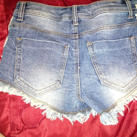 Shorts - Picture 7 of 7